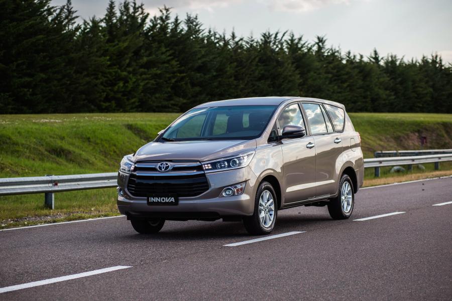  Toyota Innova SRV 2017 года  (AR) (фото 8 из 11)